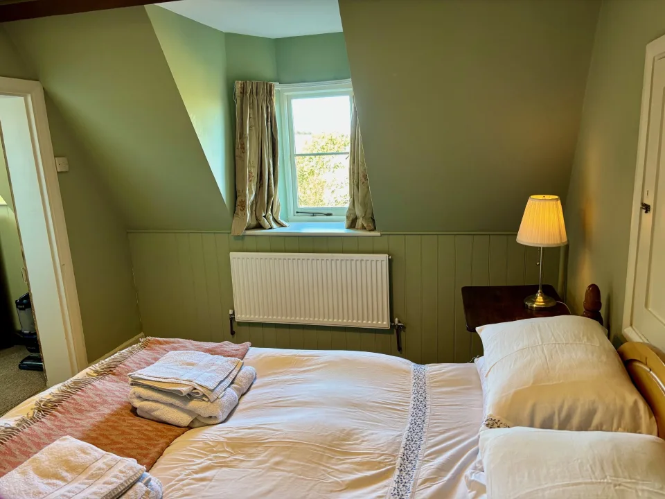 One bed flat, furnished, kitchen, living room with sofabed, woodburner, parking with EV Charger
