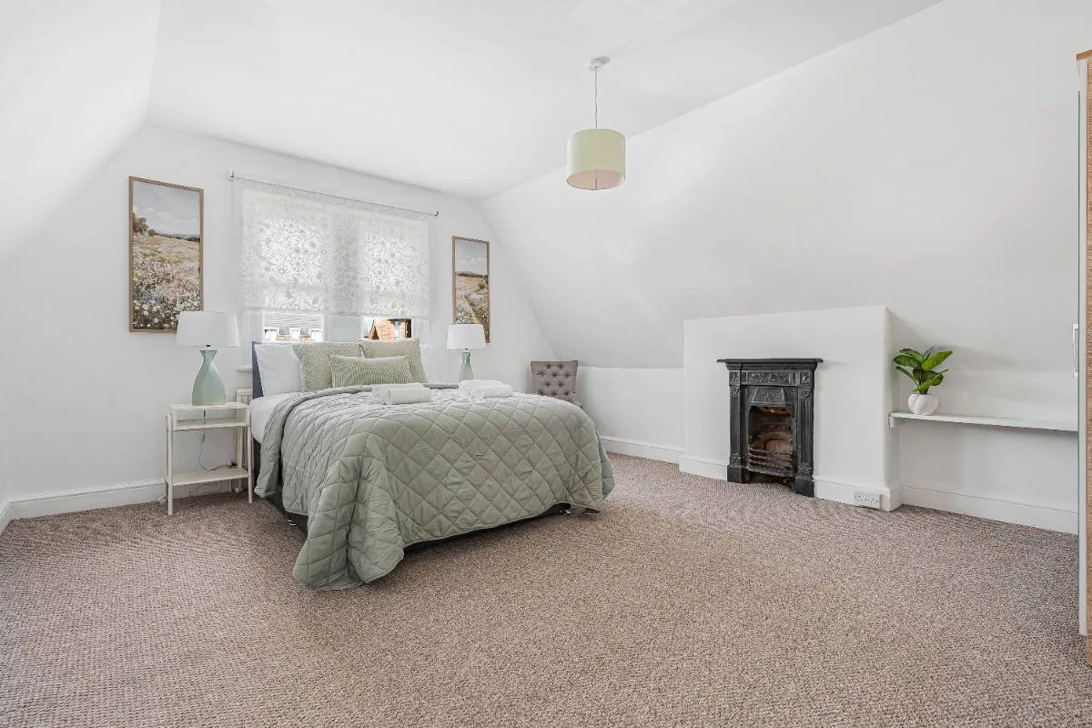 Spacious Home Close to Train Station and Hospital
