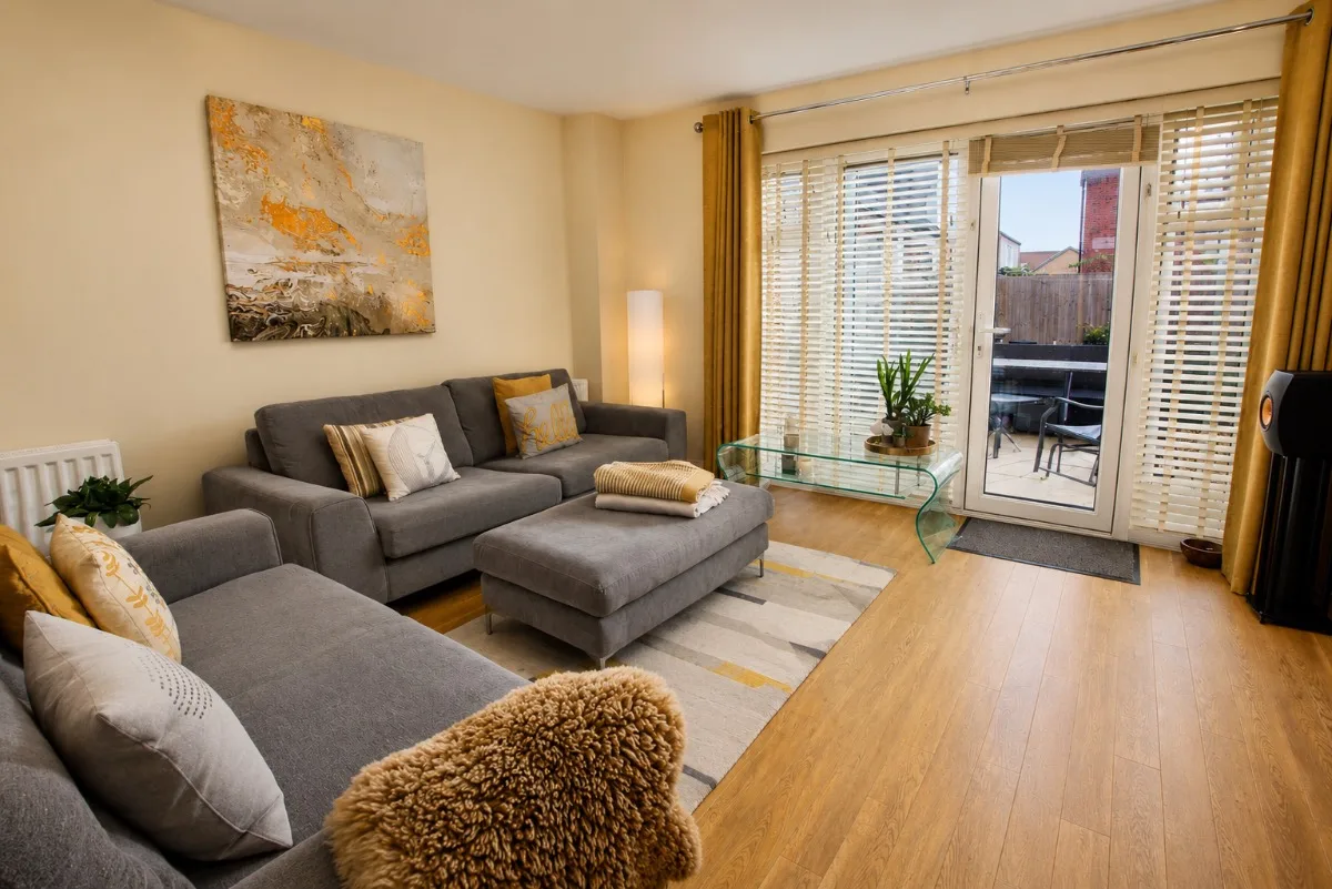 Spacious 4-Bedroom Contractor House | Parking - Bedfordshire