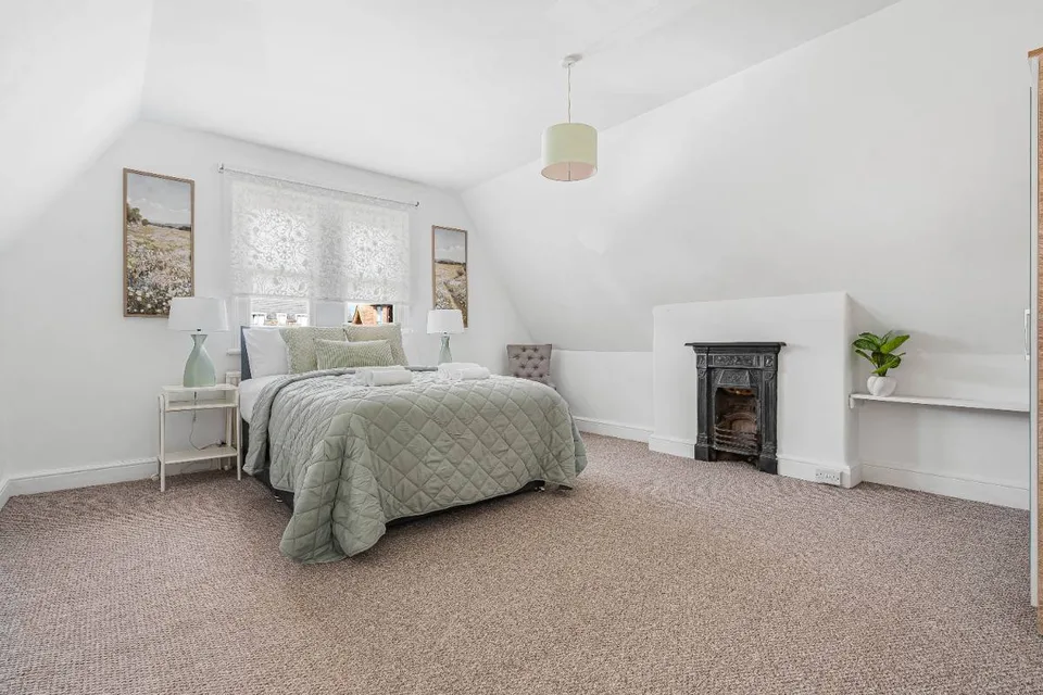 Spacious Home Close to Train Station and Hospital