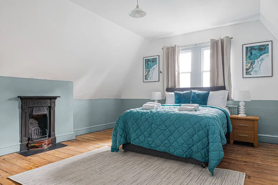 Spacious Home Close to Train Station and Hospital