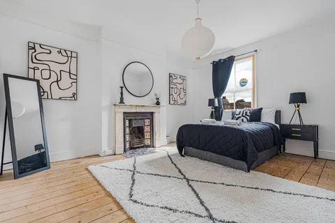 Spacious Home Close to Train Station and Hospital
