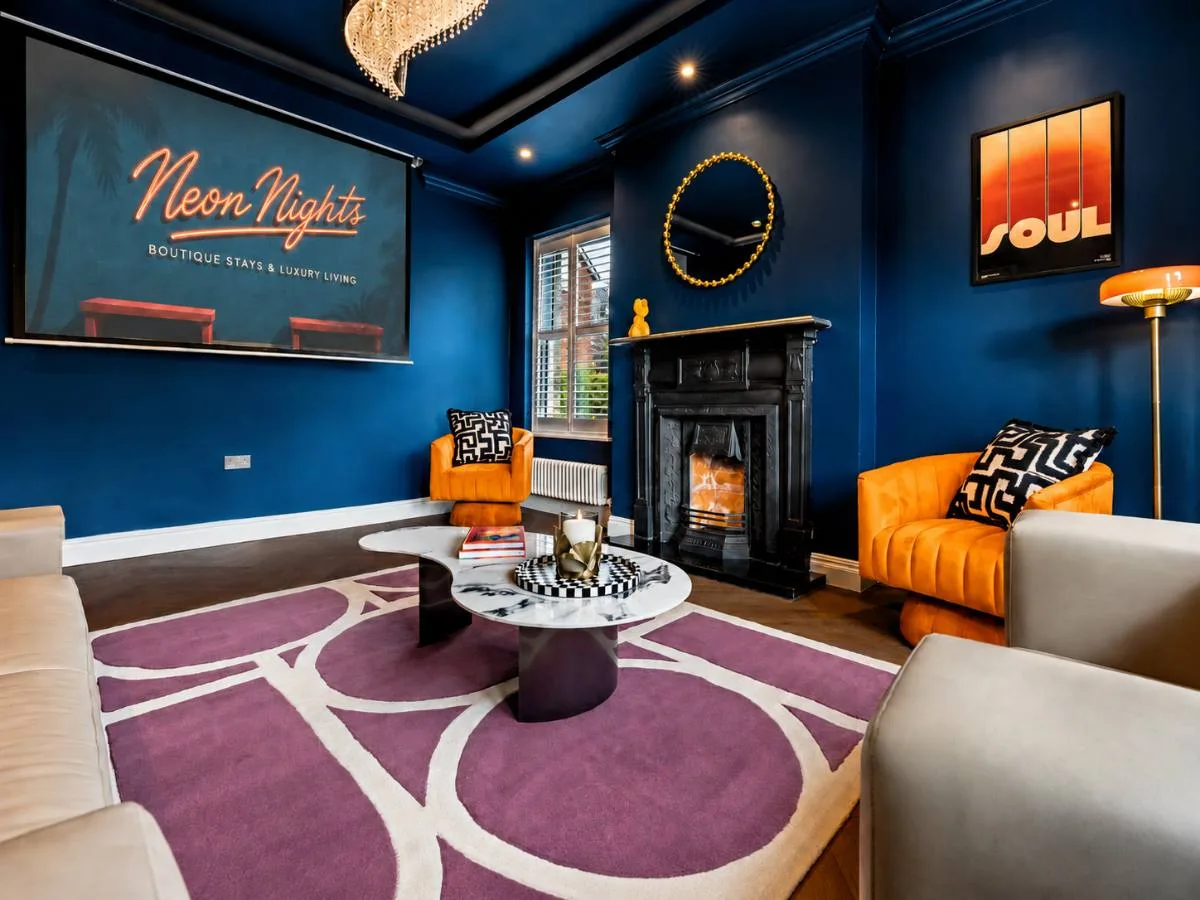 8-Bed Contractor Stay | 9 Bathrooms, Games Room & Parking