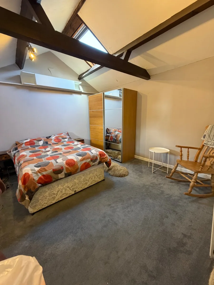 Double room in house in with live in landlord