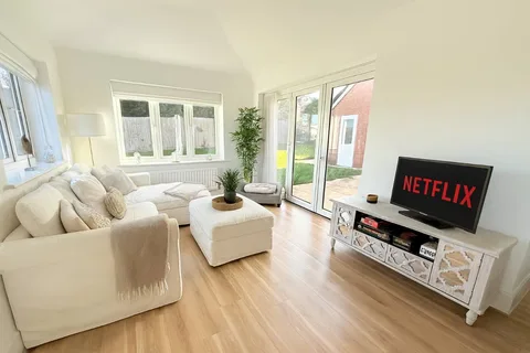 4-Bed Home for Contractors & Relocation | Sleeps 8