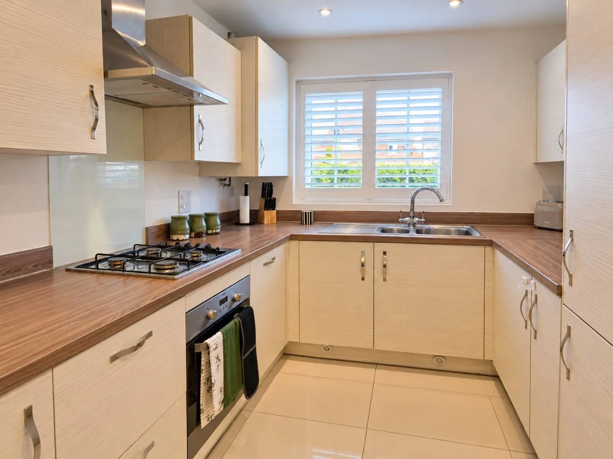 Stylish 3-Bed Home in Wixams - Parking & Workspace