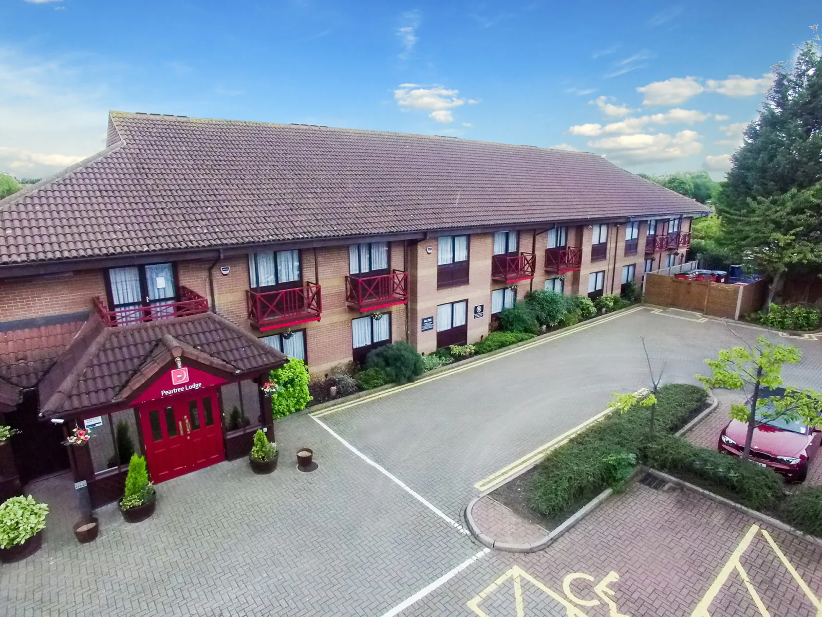 PEARTREE LODGE WATERSIDE